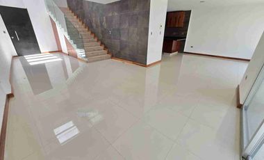 CASA EN RENTA EN LOMAS DE ANGELOPOLIS COM JARDIN GRANDE DE 100 M², CON 4 RECAMARAS CON BAÑO, PARQUE COAHUILA