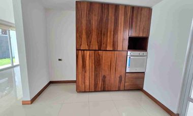 CASA EN RENTA EN LOMAS DE ANGELOPOLIS COM JARDIN GRANDE DE 100 M², CON 4 RECAMARAS CON BAÑO, PARQUE COAHUILA