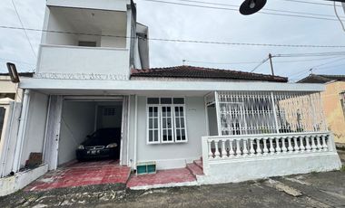 RUMAH DUA LANTAI TENGAH KOTA JOGJA COCOK UNTUK KELUARGA BESAR