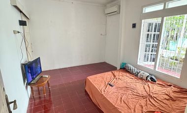RUMAH DUA LANTAI TENGAH KOTA JOGJA COCOK UNTUK KELUARGA BESAR