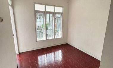 RUMAH DUA LANTAI TENGAH KOTA JOGJA COCOK UNTUK KELUARGA BESAR