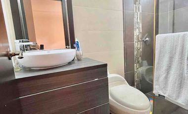 URDESA-VENDO MODERNO DEPARTAMENTO EN CALLE CERRADA-2 DORMITORIOS-FULL EQUIPADA
