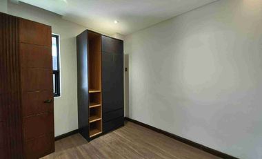 Brand New House and Lot  For Sale LA:540 FA: 728 5 Bedrooms 6T & Bath Clean Title in Valenzuela City