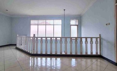 RUMAH HOMEY PRIVATE POOL DEKAT ANTASARI & KEMANG