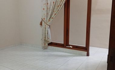 Rumah Komplek Cipete dekat ke Kemang ,LT, 377 m2 /Lb 220 , 200 jt / thn