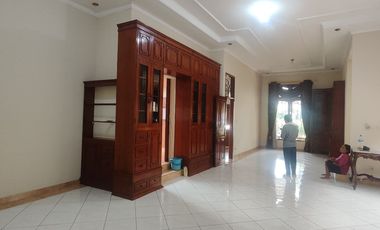 Rumah Komplek Cipete dekat ke Kemang ,LT, 377 m2 /Lb 220 , 200 jt / thn