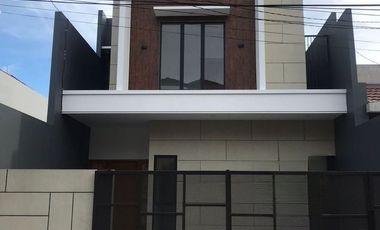 Rumah disewakan di RW 07, Rungkut Kidul, Rungkut, Surabaya, Jawa Timur