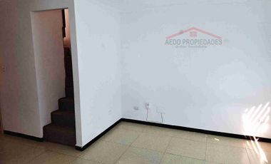 Se Arrienda Amplia y Linda Casa, Aislada de dos pisos, en Villa Amanecer, comuna de Quillota.