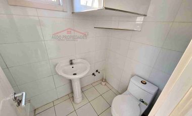 Se Arrienda Amplia y Linda Casa, Aislada de dos pisos, en Villa Amanecer, comuna de Quillota.