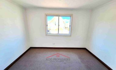 Se Arrienda Amplia y Linda Casa, Aislada de dos pisos, en Villa Amanecer, comuna de Quillota.