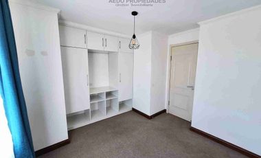 Se Arrienda Amplia y Linda Casa, Aislada de dos pisos, en Villa Amanecer, comuna de Quillota.