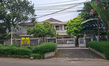 Jual Rumah Klasik sangat Strategis cocok untuk Hotel, Restaurant, Cafe, Rumah Tinggal Di Pusat Komersial Bogor