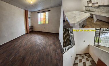 En venta casa y 3 locales comerciales en la Ciudadela la Aurora en Manta