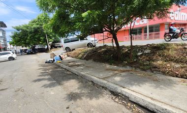 En venta casa y 3 locales comerciales en la Ciudadela la Aurora en Manta