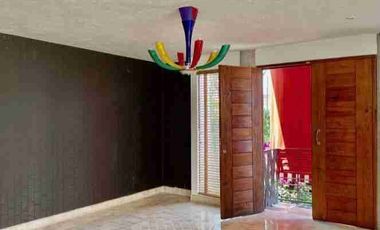 Casa en ventacon doble frente, ideal para oficinas o academia. Col en Vergel