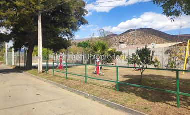 Leon Propiedades vende casa en Curacaví centro.