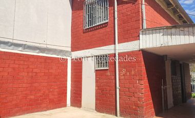 Leon Propiedades vende casa en Curacaví centro.