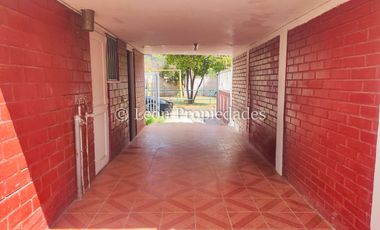 Leon Propiedades vende casa en Curacaví centro.