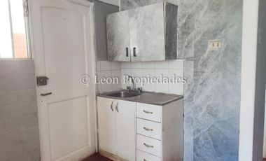 Leon Propiedades vende casa en Curacaví centro.