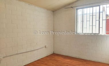 Leon Propiedades vende casa en Curacaví centro.