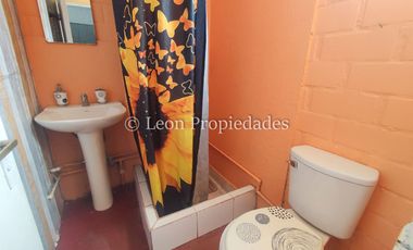 Leon Propiedades vende casa en Curacaví centro.