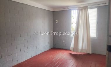 Leon Propiedades vende casa en Curacaví centro.