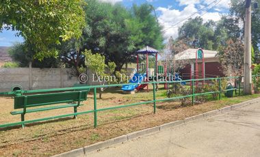 Leon Propiedades vende casa en Curacaví centro.