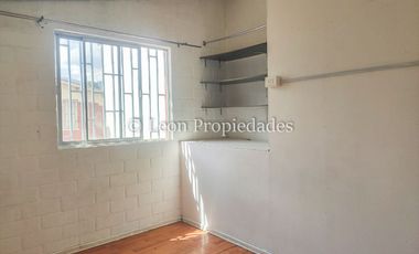 Leon Propiedades vende casa en Curacaví centro.