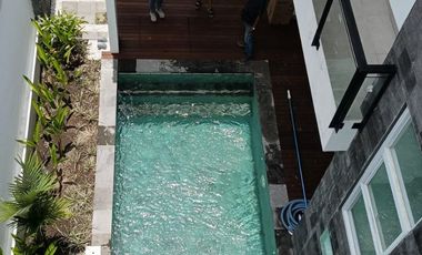 BRAND NEW VILLA READY FULLYFURNISHED BEST LOKASI DI NUSA DUA BALI