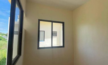 3 bedrooms HOUSE AND LOT IN LAPU LAPU
