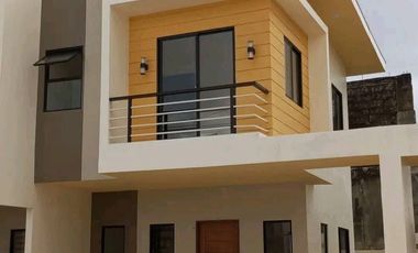 3 bedrooms HOUSE AND LOT IN LAPU LAPU