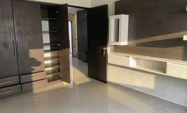 Casa en Renta en Col. Cerradas de Valle Alto