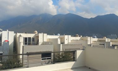 Casa en Renta en Col. Cerradas de Valle Alto