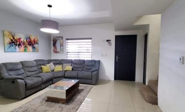 SE RENTA CASA FRACC. AUREA ATRAS DEL PARQUE CENTRAL SEMI AMUEBLADA