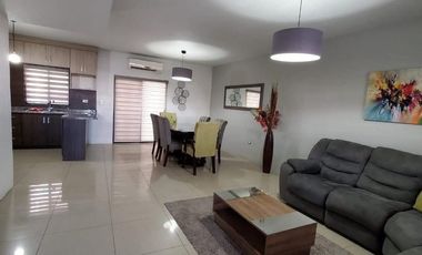 SE RENTA CASA FRACC. AUREA ATRAS DEL PARQUE CENTRAL SEMI AMUEBLADA