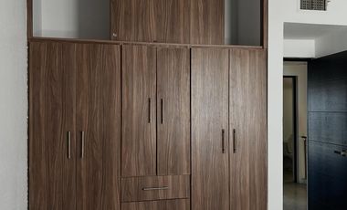 SE RENTA CASA FRACC. AUREA ATRAS DEL PARQUE CENTRAL SEMI AMUEBLADA