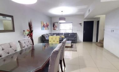 SE RENTA CASA FRACC. AUREA ATRAS DEL PARQUE CENTRAL SEMI AMUEBLADA