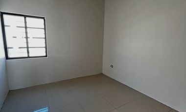 SE RENTA CASA FRACC. AUREA ATRAS DEL PARQUE CENTRAL SEMI AMUEBLADA