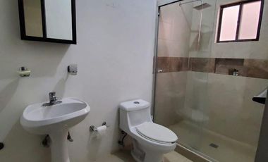 SE RENTA CASA FRACC. AUREA ATRAS DEL PARQUE CENTRAL SEMI AMUEBLADA