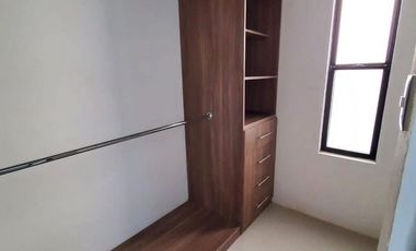SE RENTA CASA FRACC. AUREA ATRAS DEL PARQUE CENTRAL SEMI AMUEBLADA