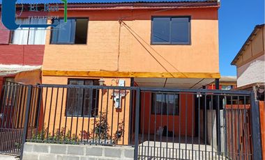 SE ARRIENDA CASA DE DOS PISOS EN LOS PINOS