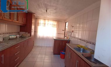 SE ARRIENDA CASA DE DOS PISOS EN LOS PINOS