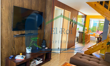 CASA DE DOS PISOS EN CONDOMINIO