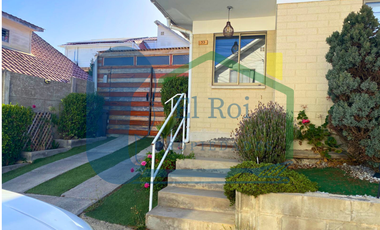 CASA DE DOS PISOS EN CONDOMINIO