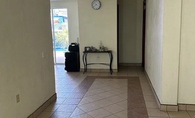 Casa en venta de 5 recamaras en Colonia Zona Escolar Oriente