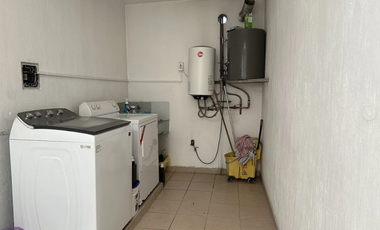 Casa en venta de 5 recamaras en Colonia Zona Escolar Oriente