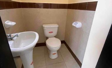 Alquiler de casa en Manta en urbanización privada cerca del Iess