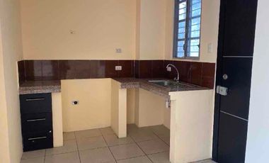 Alquiler de casa en Manta en urbanización privada cerca del Iess