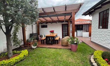 Casa de venta con piscina en Mirasierra