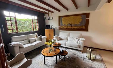 Casa de venta con piscina en Mirasierra